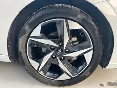 2022 Hyundai Elantra 1.5L CVT LUX Premium, белый — фото 14