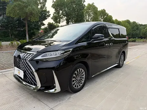 2020 Lexus LM 300h four-seater
