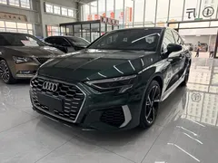 2023 Audi A3 Sportback 35 TFSI, зелёный — фото 1