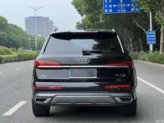2023 Audi Q7 45 TFSI quattro S line sporty — фото 4