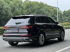 2023 Audi Q7 45 TFSI quattro S line sporty — фото 6