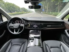 2023 Audi Q7 45 TFSI quattro S line sporty — фото 12