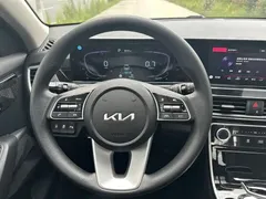 2023 Kia Seltos 1.5L CVT Luxury, белый — фото 17