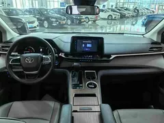2021 Toyota Sienna 2.5L Hybrid Comfort, белый — фото 4
