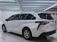 2021 Toyota Sienna 2.5L Hybrid Comfort, белый — фото 8