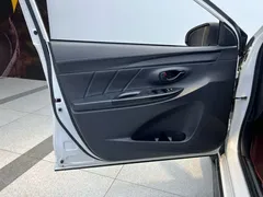 2022 Toyota Yaris L Zhixuan X 1.5L CVT PLUS, белый — фото 12