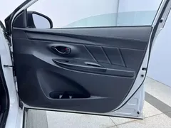 2022 Toyota Yaris L Zhixuan X 1.5L CVT PLUS, белый — фото 19