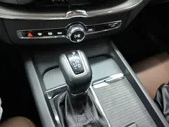 2021 Volvo XC60 T5 4WD Luxury — фото 14