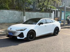 2023 Changan UNI-V 1.5T Sport, белый — фото 1