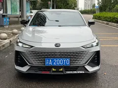 2022 Changan UNI-V 1.5T — фото 2