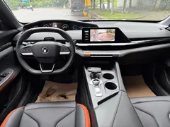 2023 Changan UNI-V 1.5T Premium Type, белый — фото 10