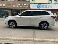2020 Mitsubishi Outlander 2.0L 2WD 5-seat, белый — фото 4
