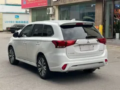 2020 Mitsubishi Outlander 2.0L 2WD 5-seat, белый — фото 5