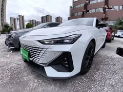 2023 Changan UNI-V 1.5T, белый — фото 1