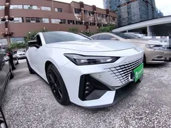 2023 Changan UNI-V 1.5T, белый — фото 4