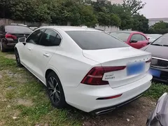2021 Volvo S60 T4 Luxury, белый — фото 5