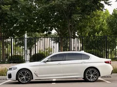 2023 BMW 5 Series 530Li Leading M Sport Package, белый — фото 2
