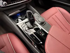 2023 BMW 5 Series 530Li Leading M Sport Package, белый — фото 9