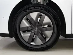 2024 Li Auto MEGA Ultra, белый — фото 11