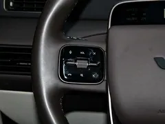 2024 Li Auto MEGA Ultra, белый — фото 32