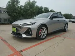 2022 Changan UNI-V 1.5T Premium — фото 2
