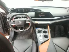 2022 Changan UNI-V 1.5T Premium — фото 10