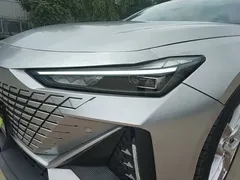2022 Changan UNI-V 1.5T Premium — фото 24