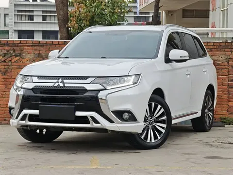 2021 Mitsubishi Outlander 2.0L 2WD 7