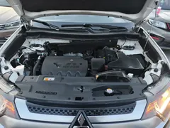 2021 Mitsubishi Outlander 2.0L 2WD 7, белый — фото 11