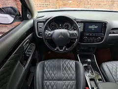 2021 Mitsubishi Outlander 2.0L 2WD 7, белый — фото 17
