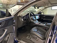 2021 Audi Q8 55 TFSI, синий — фото 11