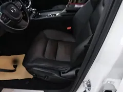 2021 Volvo XC60 4WD Sport, белый — фото 11