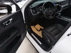 2021 Volvo XC60 4WD Sport, белый — фото 12