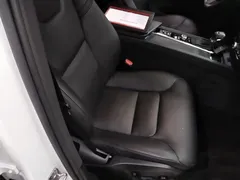 2021 Volvo XC60 4WD Sport, белый — фото 19