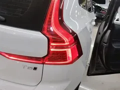 2021 Volvo XC60 4WD Sport, белый — фото 24