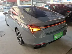 2022 Hyundai Elantra 1.5L CVT LUX Premium — фото 5