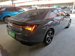 2022 Hyundai Elantra 1.5L CVT LUX Premium — фото 7