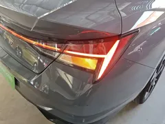 2022 Hyundai Elantra 1.5L CVT LUX Premium — фото 8