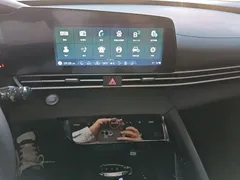 2022 Hyundai Elantra 1.5L CVT LUX Premium — фото 13