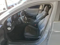 2022 Hyundai Elantra 1.5L CVT LUX Premium — фото 15