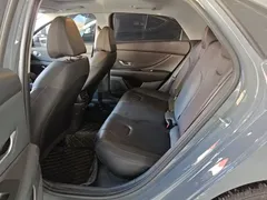 2022 Hyundai Elantra 1.5L CVT LUX Premium — фото 17