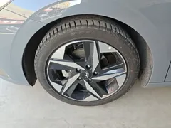 2022 Hyundai Elantra 1.5L CVT LUX Premium — фото 23