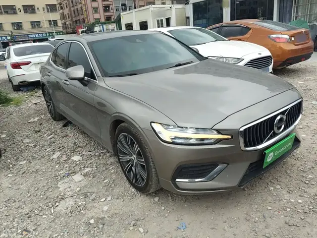 2022 Volvo S60 B4 Luxury