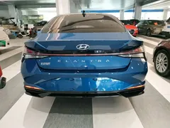 2021 Hyundai Elantra 1.5L CVT LUX Premium, синий — фото 4