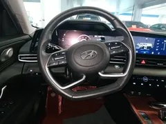 2021 Hyundai Elantra 1.5L CVT LUX Premium, синий — фото 7