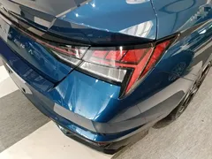 2021 Hyundai Elantra 1.5L CVT LUX Premium, синий — фото 24