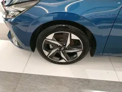 2021 Hyundai Elantra 1.5L CVT LUX Premium, синий — фото 25