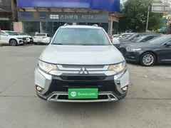 2020 Mitsubishi Outlander 2.0L 2WD 5, белый — фото 3