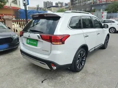 2020 Mitsubishi Outlander 2.0L 2WD 5, белый — фото 5