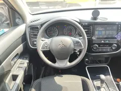 2020 Mitsubishi Outlander 2.0L 2WD 5, белый — фото 7